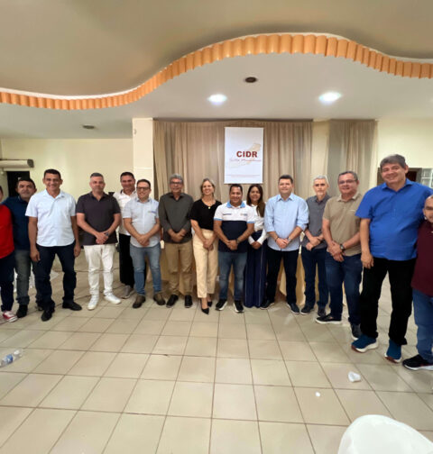 Mesa diretora do CIDR Sertão Maranhense reunida em auditório durante assembleia de reativação, em São João dos Patos (MA).