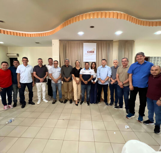 Mesa diretora do CIDR Sertão Maranhense reunida em auditório durante assembleia de reativação, em São João dos Patos (MA).