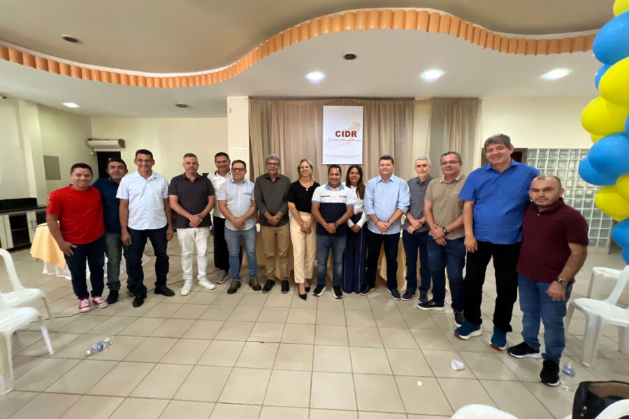 Mesa diretora do CIDR Sertão Maranhense reunida em auditório durante assembleia de reativação, em São João dos Patos (MA).